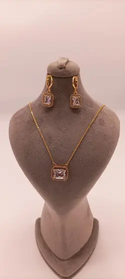 نیم ست کریستال صورتی مستطیل دور نگین - تسکین کالا