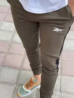 اسلش راحتی برند REEBOK با کیفیت عالی همراه با  قواره خوب در 4 رنگ