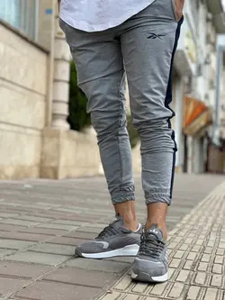 اسلش راحتی برند REEBOK با کیفیت عالی همراه با  قواره خوب در 4 رنگ