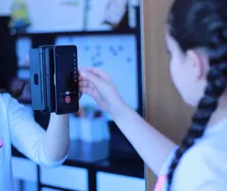 هولدر موبایل رومیزی و دیواری چسب دار stick it نانو تکنولوژی