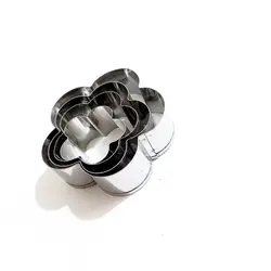 کاتر فلزی طرح گل 5پر کد A0013