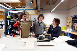 کوله پشتی ضد شن تهویه دار فورکلاز 30 لیتر Forclaz Desert Trekking Ventilated Sandproof Backpack - 30L - Desert 900 - خرید آنلاین لوازم و تجهیزات کمپینگ و کوهنوردی