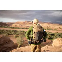 کوله پشتی ضد شن تهویه دار فورکلاز 30 لیتر Forclaz Desert Trekking Ventilated Sandproof Backpack - 30L - Desert 900 - خرید آنلاین لوازم و تجهیزات کمپینگ و کوهنوردی