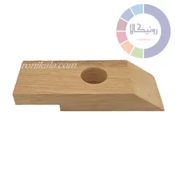 دماغه چوبی روی میز سوراخ دار