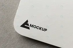 عروس و داماد با پس زمینه خانه قدیمی - مرجع دانلود فایلهای دیجیتالی