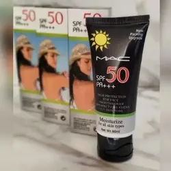 ضد آفتاب بی رنگ مک  SPF 50 PA+++  مرطوب کننده برای انواع پوست Net Wt 60m