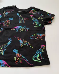 تیشرت شبرنگ دایناسوری