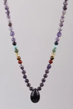 گردنبند آمتیست و هفت چاکرا به همراه مدال تخم مرغی آمتیست - آسمون | فروشگاه سنگ و جواهرات