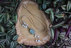 گردنبند ابسیدیان آبی مکرومه بافی شده به همراه مهره های فیروزه افریقایی - آسمون | فروشگاه سنگ و جواهرات