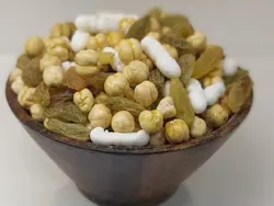 نخودچی کشمش