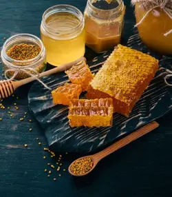 عسل پرورشی ارگانیک با موم