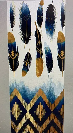 شال نخی سفید با طرح طلایی و پر سورمه ای کد SA885