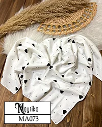 مینی اسکارف سفید با قلب مشکی کد MA073