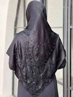 روسری مجلسی قواره ۱۲۰ مشکی پولک و نگین دوزی مشکی کد SH-002-18