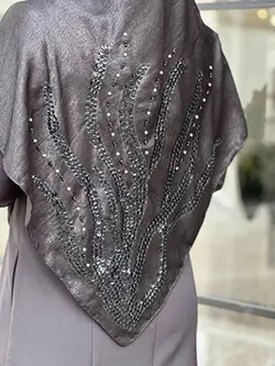 روسری مجلسی قواره ۱۲۰ مشکی پولک و نگین دوزی مشکی کد SH-002-18