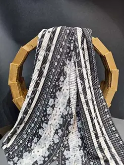 شال نخی پلیسه هلویی و طوسی با شکوفه های سفید کد NA47