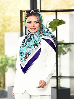 روسری ابریشم توییل سایز ۱۲۰ سبز زمردی با شکوفه های ریز کد SC35
