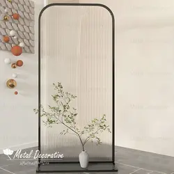 پارتیشن فلزی دکوراتیو با شیشه تکسچر میله ای
