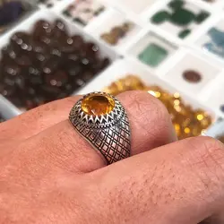 انگشتر نقره مردانه نگین سیترین طبیعی رکاب حصیری دور چنگ سیاه قلم ۲۳۵۴۰۱