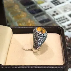 انگشتر نقره مردانه نگین سیترین طبیعی رکاب حصیری دور چنگ سیاه قلم ۲۳۵۴۰۱