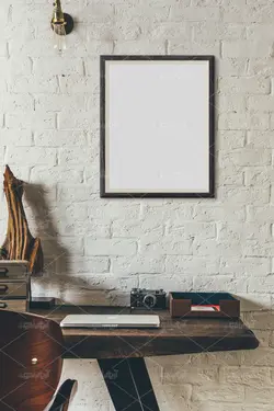 موکاپ تابلو به دیوار چسبیده شده  در نماهای مختلف منزل و سالن پذیرایی