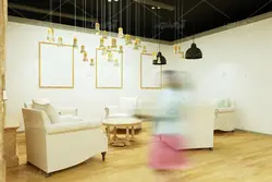 موکاپ دفتر  و تابلو های به دیوار زده شده در فضای سالن شرکت