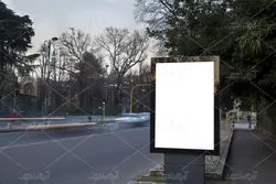 موکاپ تابلوی تبلیغات خیابانی  بدون تصویر و خام در نماهای مختلف