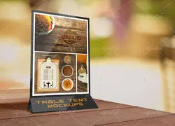 موکاپ استند تبلیغات و منو روی میز کافه و رستوران