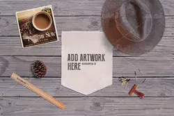 موکاپ آلبوم عکس با وسایل شخصی کیف و کلاه همراه رایانه
