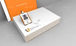 موکاپ ست اداری سفید و نارنجی با تبلت و لباس وکلاه