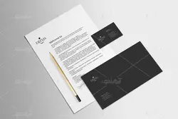 موکاپ برگه  قرارداد و کارت ویزیت روی میز همراه عینک