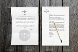 موکاپ برگه  قرارداد و کارت ویزیت روی میز همراه عینک