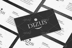 موکاپ برگه  قرارداد و کارت ویزیت روی میز همراه عینک