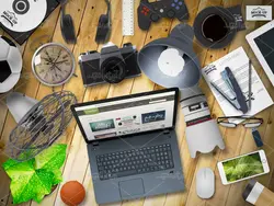 موکاپ لوازم الکترونیک دوربین و لبتاب همراه گیتار و ساعت