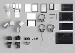 موکاپ ساعت و کلاه دستگاه تایپ قدیمی مانیتور و گلدان