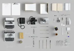 موکاپ ساعت و کلاه دستگاه تایپ قدیمی مانیتور و گلدان