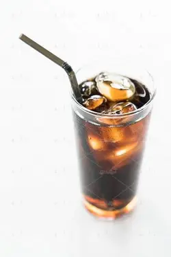 عکس نوشابه کوکا کولا لیوانی همراه یخ