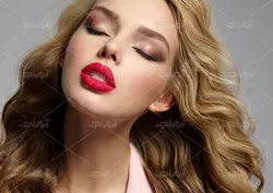 دانلود عکس با کیفیت مدل خانم با رژ لب قرمز و مژه کاشته شده