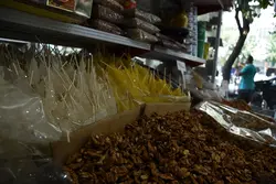 دانلود عکس با کیفیت گردو و نبات زعفرانی و ساده