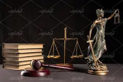 دانلود عکس با کیفیت تندیس و ترازوی عدالت و کتاب قانون و چکش قضاوت