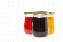 عکس باکیفیت شیشه های مربا با پس زمینه سفید