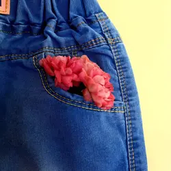 شلوارک لی دخترانه طرح ستاره گلدوزی شده با کمر کشی دارای چهار جیب پشت و پهلو