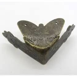 گوشه آنتیک لبه دار زیتونی طول 56 میلی متر طرح پروانه