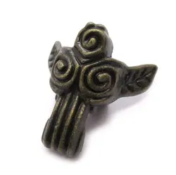 پایه آنتیک فلزی طرح گل زیتونی ارتفاع 30 میلی‌متر