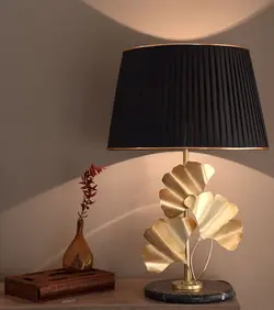 آباژور رومیزی دستساز گالری عزیزی طرح برگ نیلوفری