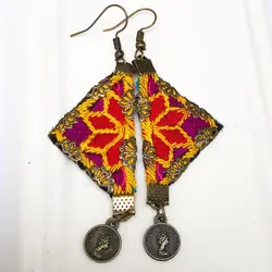 گوشواره زنانه گالری عزیزی طرح سوزن دوزی مدل gz15057