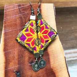 گوشواره زنانه گالری عزیزی طرح سوزن دوزی مدل gz15057