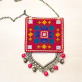 گردنبند زنانه سوزن دوزی روچ مدل کاشان