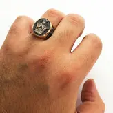 انگشتر مردانه گالری عزیزی مدل تاج شیر خورشید