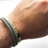 دستبند برنجی مردانه و زنانه گالری عزیزی مدل NEVER GIVE UP ( هرگز تسلیم نشو )